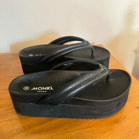 NWOT MONKI Platform Sandal - Picture 2 of 7